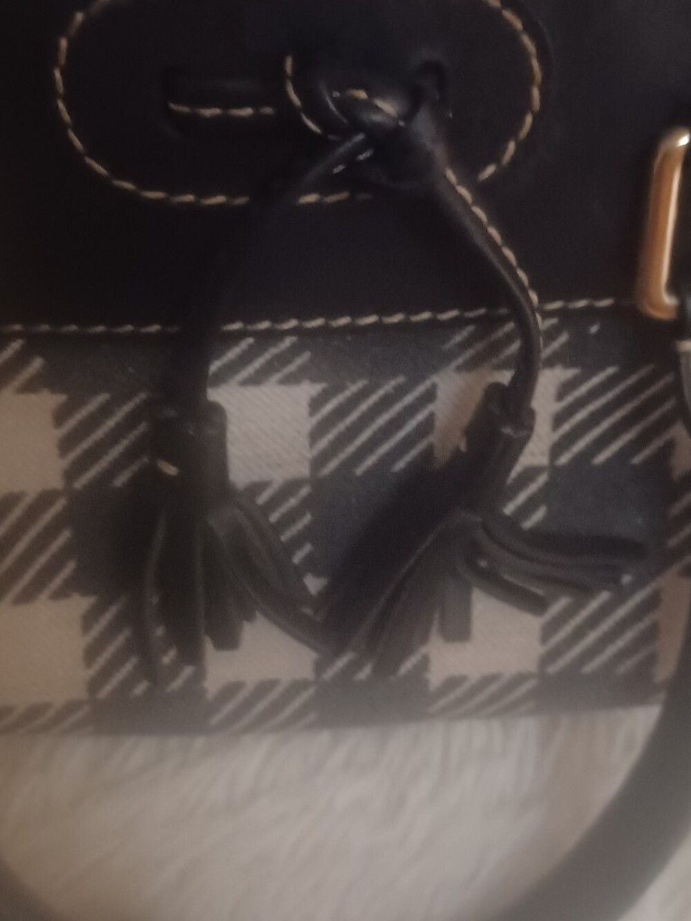 Dooney & Bourke VINTAGE Bag WITH CHARM, 11x7 slight stain and fading on bottom. - Picture 6 of 11